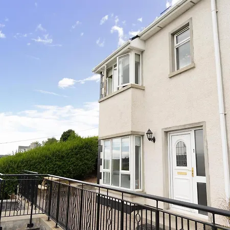 4br With Stunning Harbour Views In The Heart Of Kllybegs