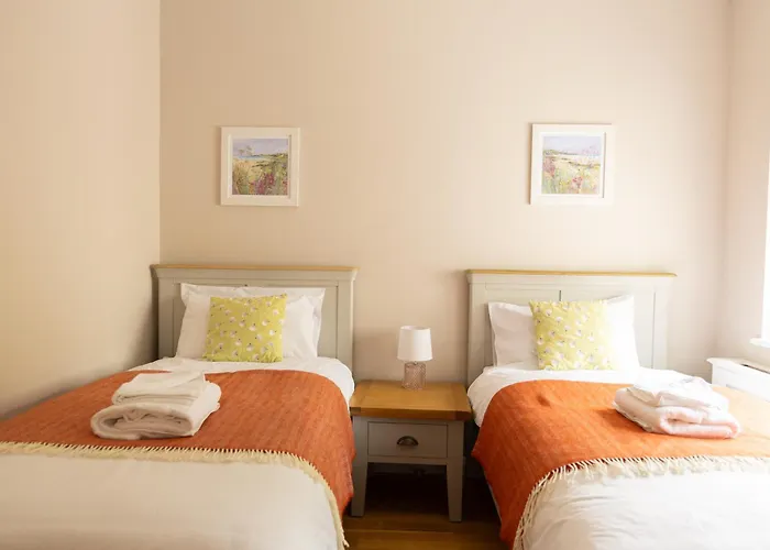 4br With Stunning Harbour Views In The Heart Of Kllybegs *